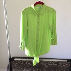 Beautiful fluorescent green mid-sleeve blouse.